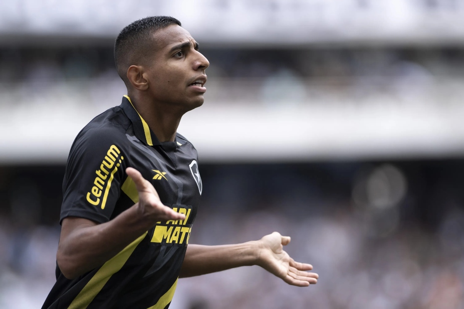 Victor Sá durante passsagem pelo Botafogo - Foto: Jorge Rodrigues/AGIF