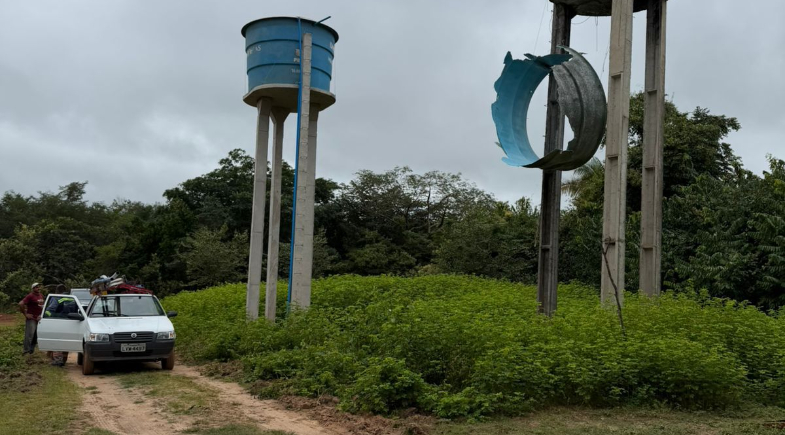 Prefeito acompanha obra de abastecimento de água na zona rural de Pau D’Arco do Piauí