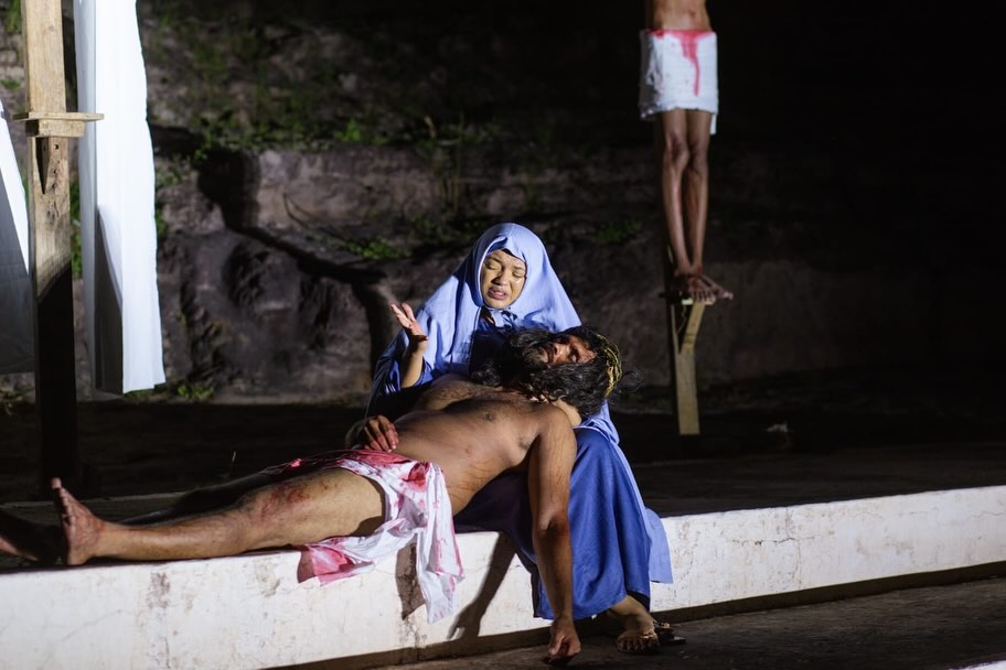 'Paixão de Cristo Oeiras' emociona público no anfiteatro do Morro do Leme  - Imagem 1