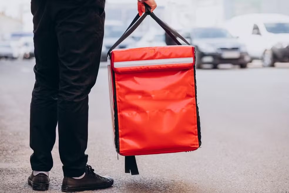 Motoboy motoentregador entregador bolsa bag mochila delivery natal Rn Rio Grande do Norte foto ilustrativa — Foto: Freepik 