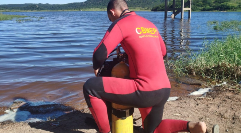 Corpo de Antônio Rafael dos Santos Andrade foi encontrado pelas equipes de mergulho | Divulgação/Corpo de Bombeiros Militar do Piauí