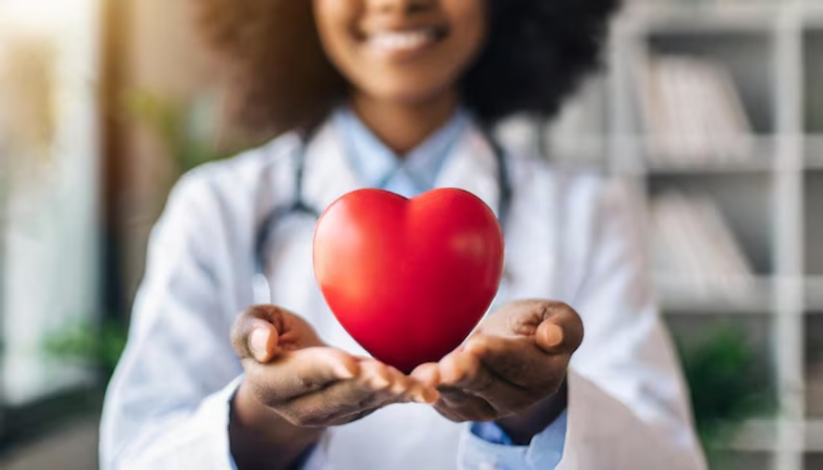 Prática de exercícios físicos e rotina ativa são aliados importantes para a saúde cardiovascular e a qualidade de vida (Foto: Reprodução/ Freepik)