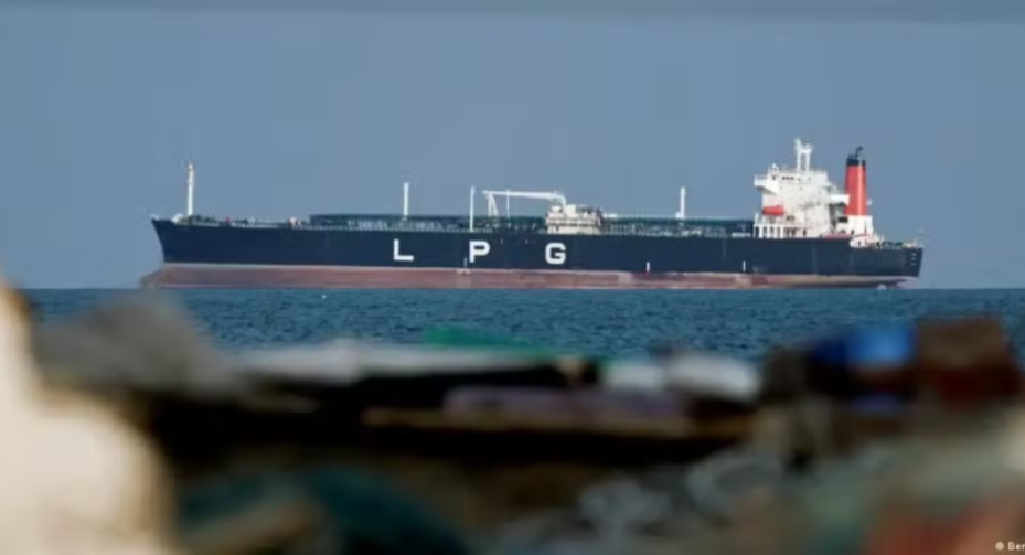 Navios no Estreito de Ormuz - Foto: Benoit Tessier/Reuters