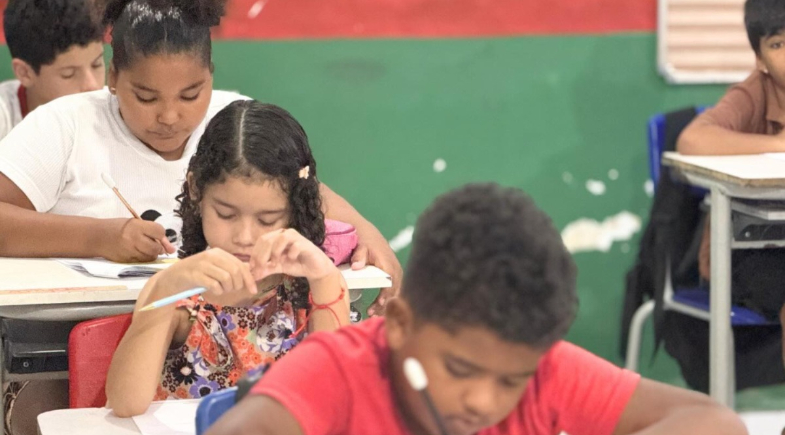  Educação de Castelo do Piauí fortalece ensino integral com implantação do Projeto de Vida e entrega de kits didáticos