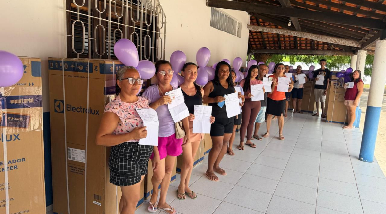 Famílias são beneficiadas com troca de geladeiras por modelos mais econômicos em Pau D’Arco
