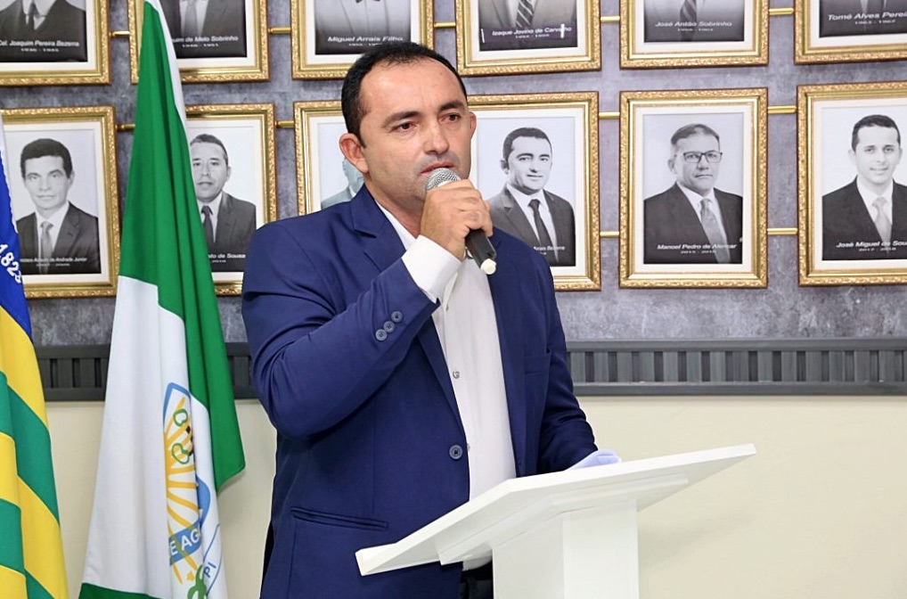 Eltinho Bezerra tomando posse como vice-prefeito - Foto: Cidades na Net