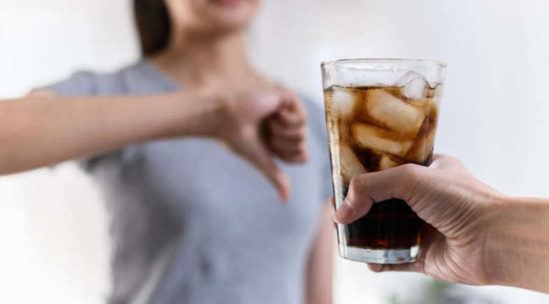 Descubra como parar de tomar refrigerante pode transformar a sua saúde