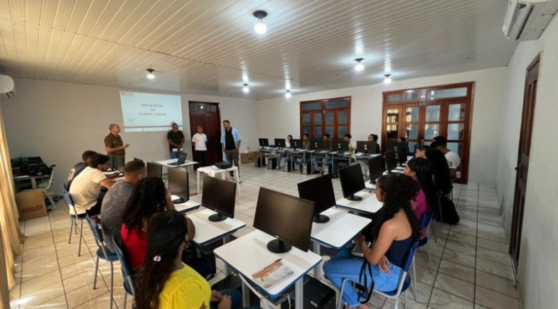 União realiza curso de informática para jovens e adultos em parceria com SENAI