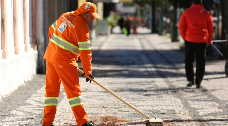 Prefeitura de Caxingó realiza homenagem aos garis pelo Dia do Gari