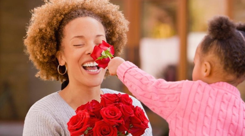 “Mãe Regenerense” celebra mães com sorteios e homenagens em Regeneração
