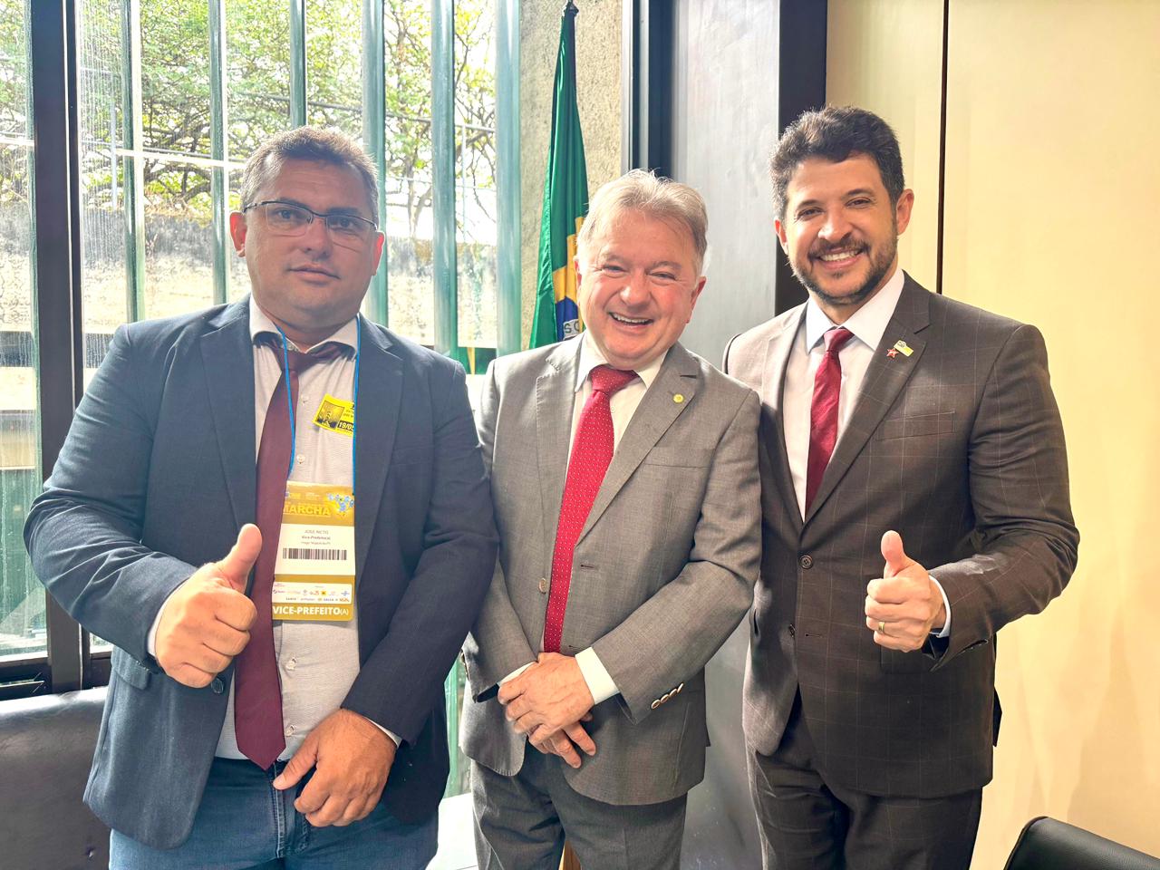 Prefeito Luciano participa de reuniões com senadores e deputados em Brasília e garante recursos para Hugo Napoleão