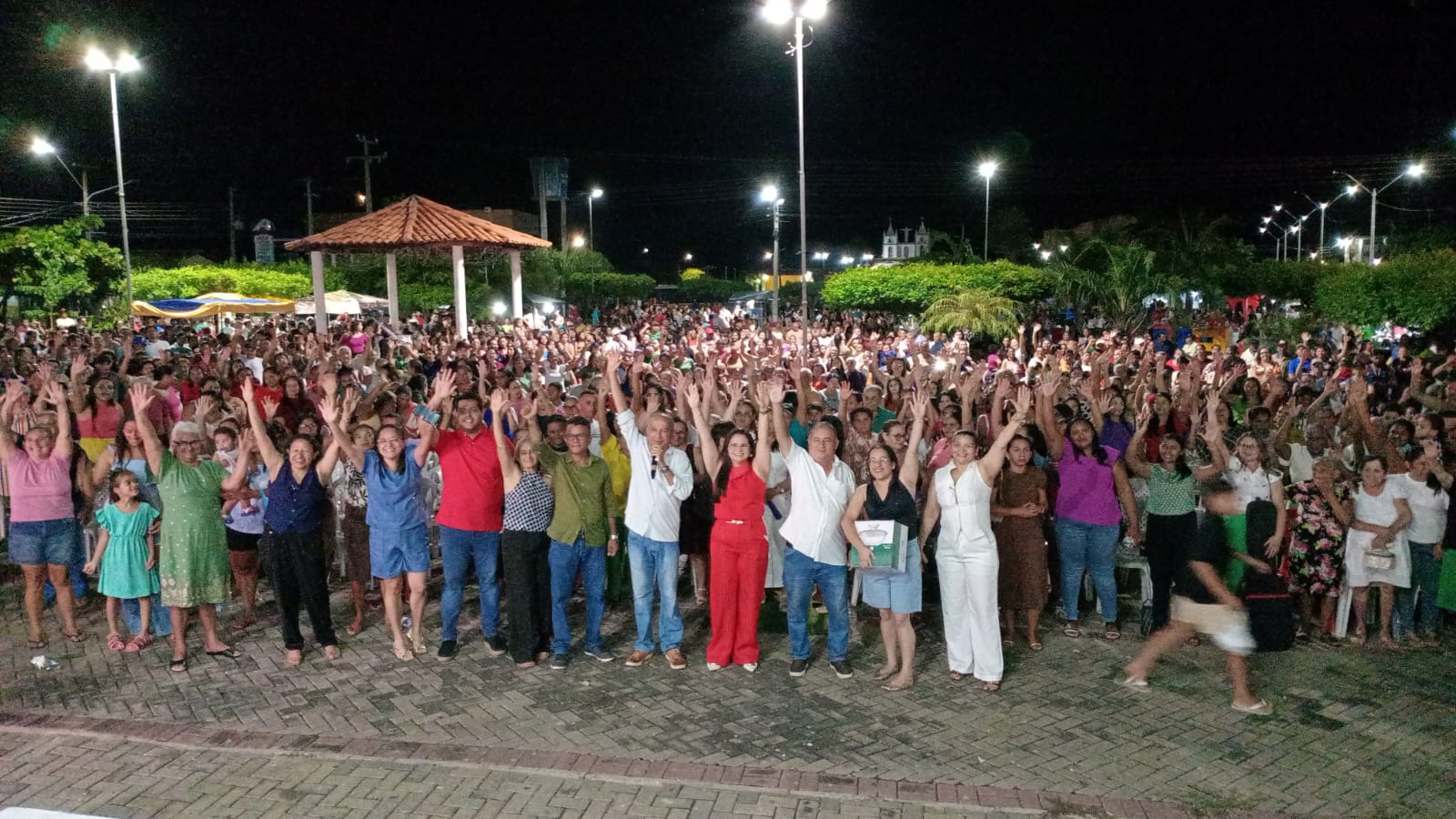 Festa das Mães emociona multidão em São João da Serra PI
