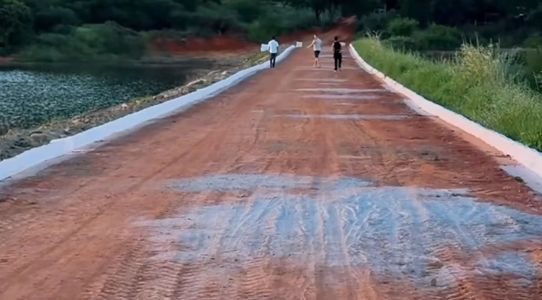 Caracol amplia infraestrutura hídrica com barragem na zona rural