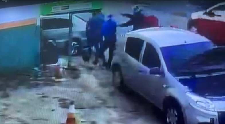 Homem se passa por entregador, tenta assaltar PM e foge com arma após luta corporal  | Reprodução