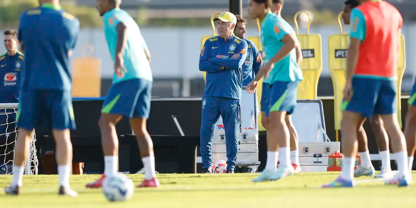 Carlo Ancelotti treinando a seleção brasileira - Foto: Rafael Ribeiro/CBF