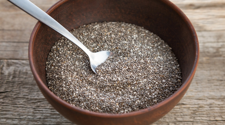 Chia: entenda os benefícios comprovados para o intestino, glicemia e saúde cardiovascular