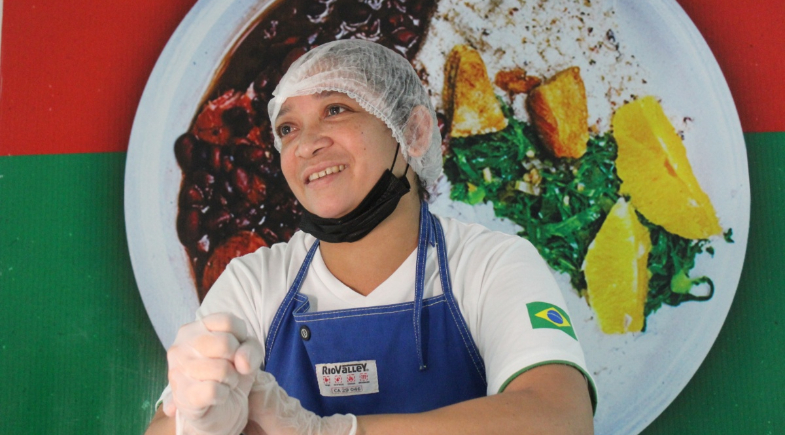 Cozinheira une comida e cuidado em Restaurante Popular de Teresina: “A gente serve amor”
