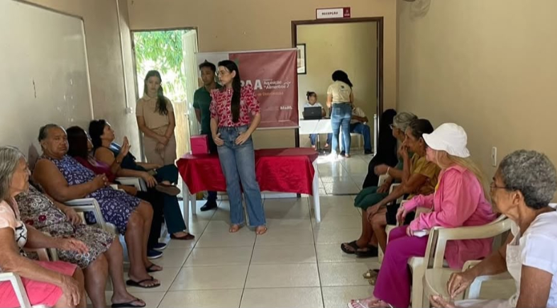 Castelo do Piauí realiza ação do Junho Violeta com participantes do SCFV