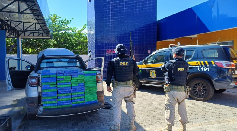 Cerca de 135 kg de cocaína são apreendidos. | PRF PI