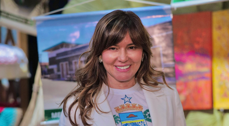 Prefeita Ivanária Sampaio recebe emocionante homenagem dos esperantinenses em seu aniversário