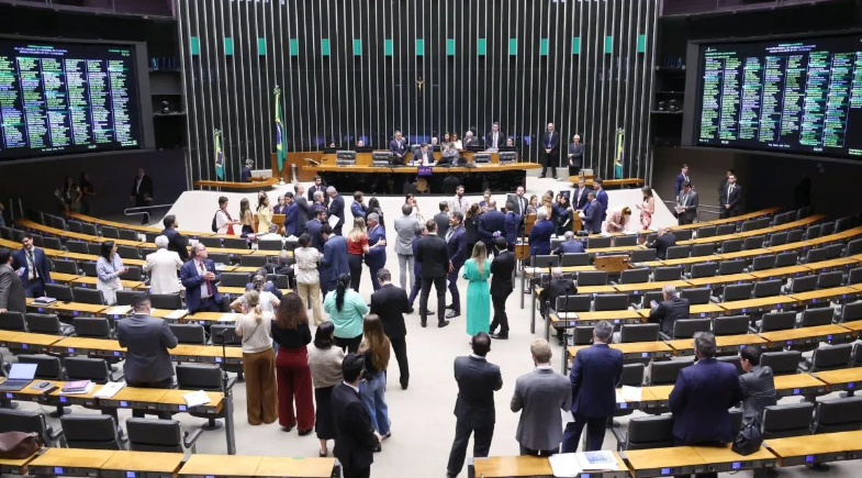 Parlamentares durante sessão | Kayo Magalhães/Câmara dos deputados