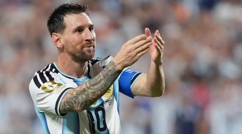 Argentina, liderada por Messi, ocupa a primeira posição no ranking da Fifa após a atualização da classificação | Reprodução/ Reuters