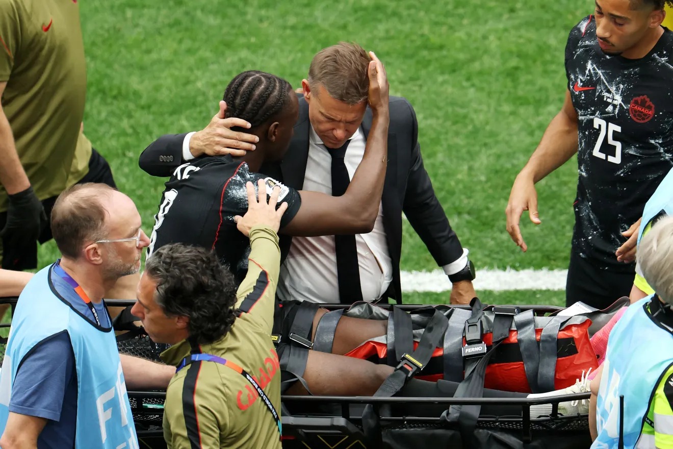Koné quebrou a perna em Canada x Catar na Copa do Mundo - Foto: Getty Images