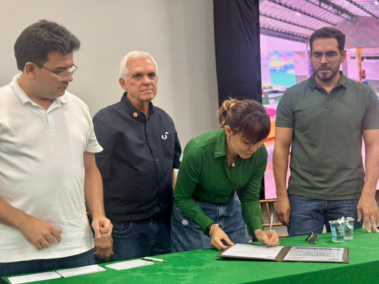 Governador Rafael Fonteles assina ordens de serviço em Esperantina - Divulgação/ASCOM