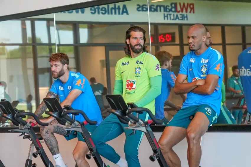 Alisson trabalha na academia no CT Columbia Park | Foto: Rafael Ribeiro / CBF 