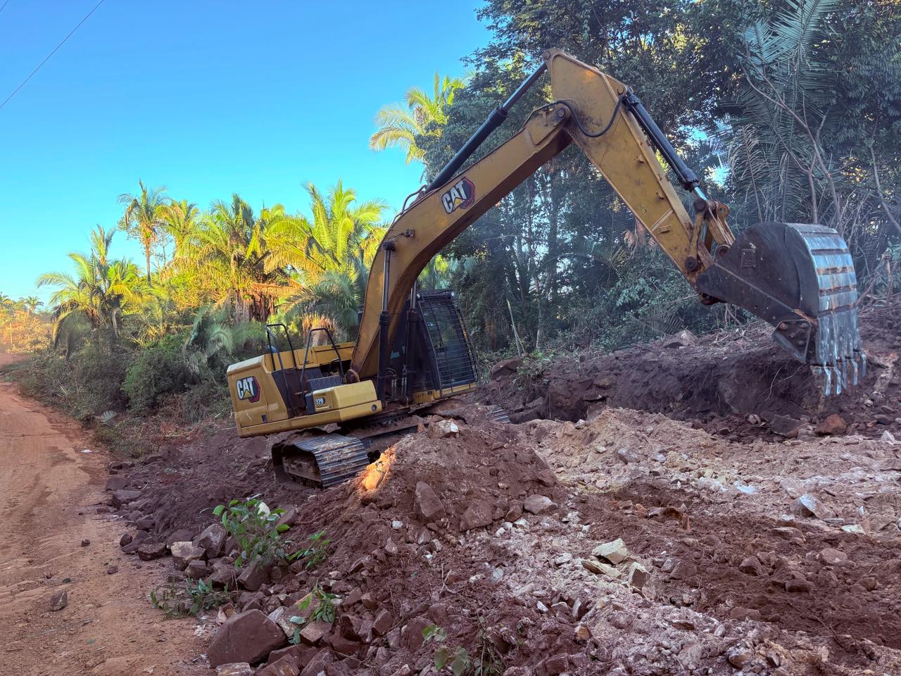  Esperantina em parceria com Governo do Estado inicia obras de asfaltamento - Divulgação/ASCOM Esperantina em parceria com Governo do Estado inicia obras de asfaltamento - Divulgação/ASCOM