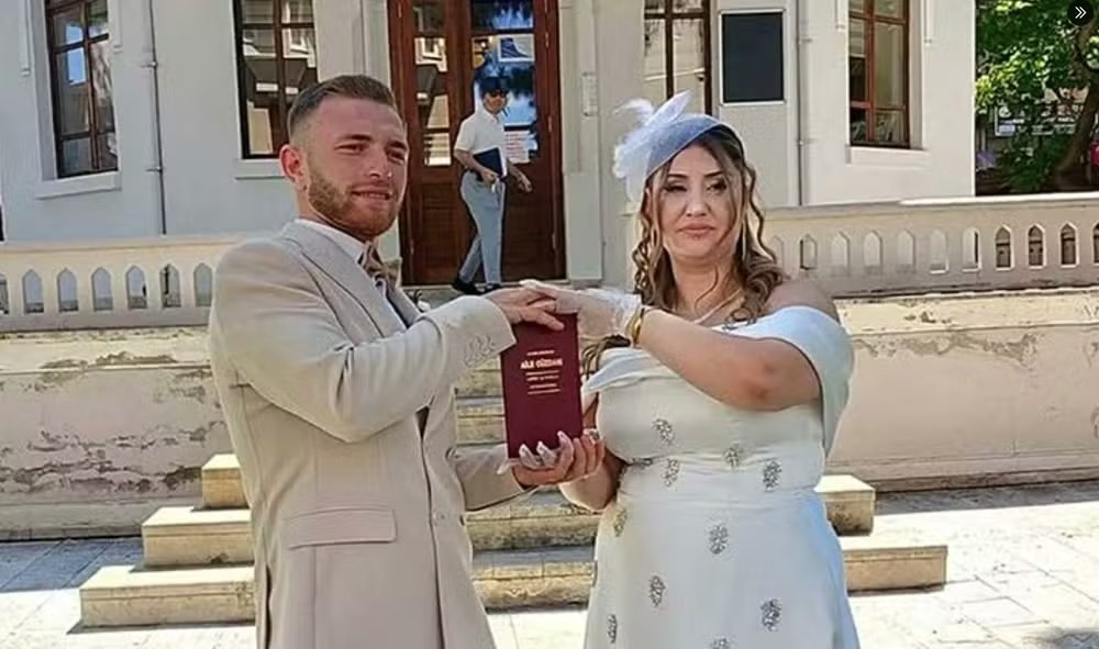 Suleyman Sariefe se casou com Ezgi em 6 de junho — Foto: Reprodução/X 