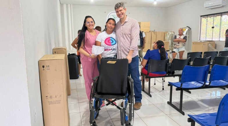 Várzea Grande realiza entrega de próteses e equipamentos de locomoção pelo Programa Passo à Frente
