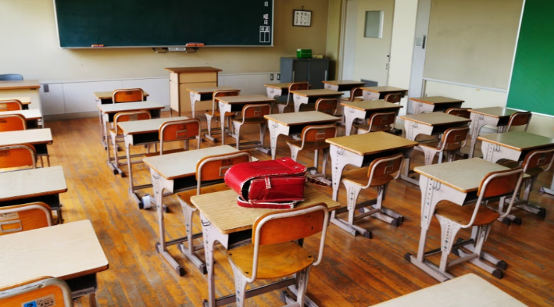Queimada Nova reforma sede da Educação e entrega nova van para a rede municipal