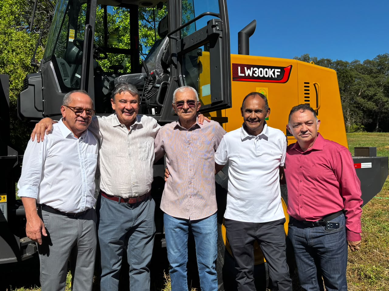 Ribeiro Gonçalves recebe nova pá carregadeira para fortalecer infraestrutura e ampliar serviços à população - Imagem 2