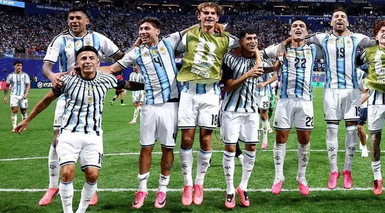 Jogadores da Argentina comemoram a classificação na Copa | Reprodução/AFA