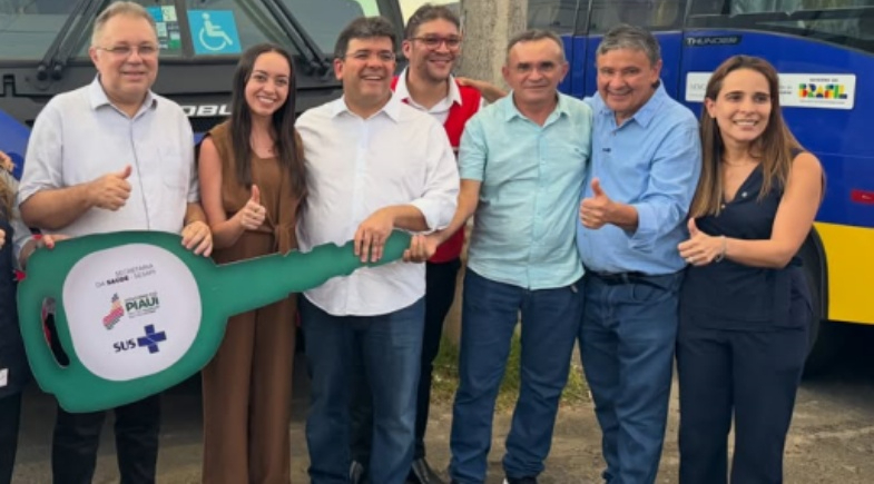 Prefeitura de Caraúbas do Piauí recebe novo micro-ônibus para fortalecer o transporte de pacientes