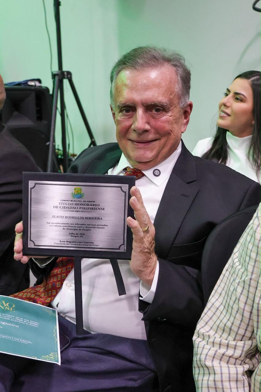 Deputado federal Flávio Nogueira recebe Título de Cidadão Piripiriense - Divulgação/ASCOMDeputado federal Flávio Nogueira recebe Título de Cidadão Piripiriense - Divulgação/ASCOM