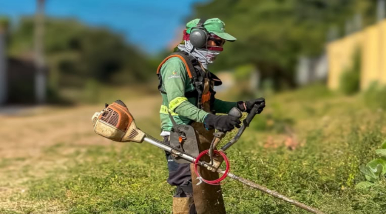 Prefeitura de Parnaíba intensifica ações de limpeza pública em diversos pontos da cidade