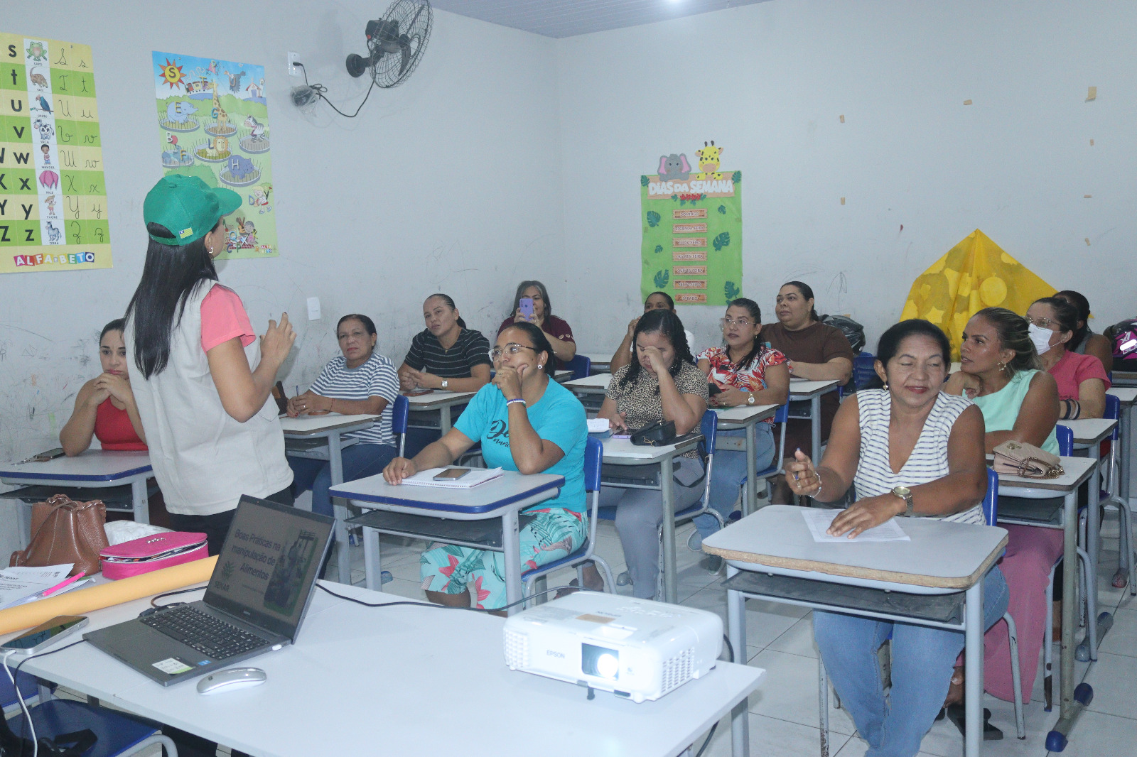 Prefeitura de Monsenhor Gil e SENAR Piauí iniciam curso de qualificação em Manipulação de Alimentos - Imagem 5