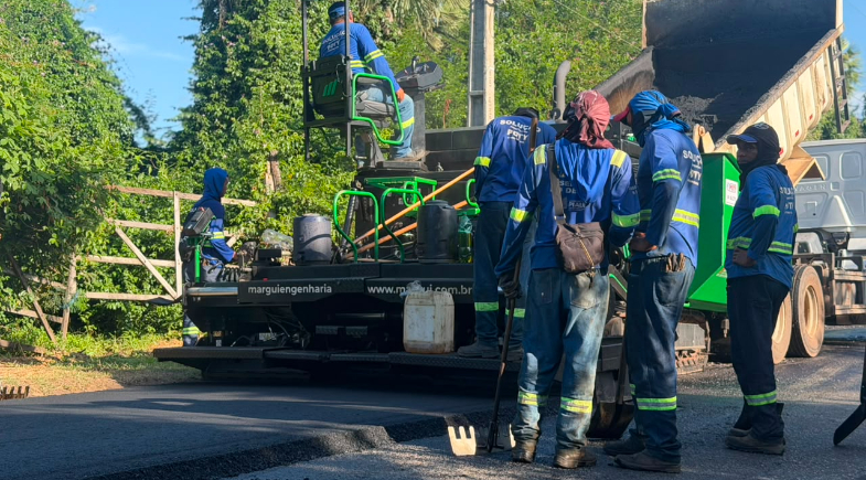 Prefeito Francisco Emanuel acompanha obra de pavimentação de avenida aguardada há mais de 15 anos no Tabuleiro