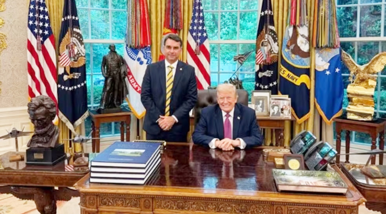 Senador Flávio Bolsonaro encontra o presidente dos EUA, Donald Trump | Divulgação