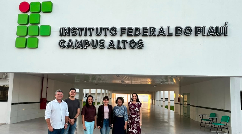 Prefeita de Esperantina, Ivanária Sampaio, visita o IFPI – Campus Altos