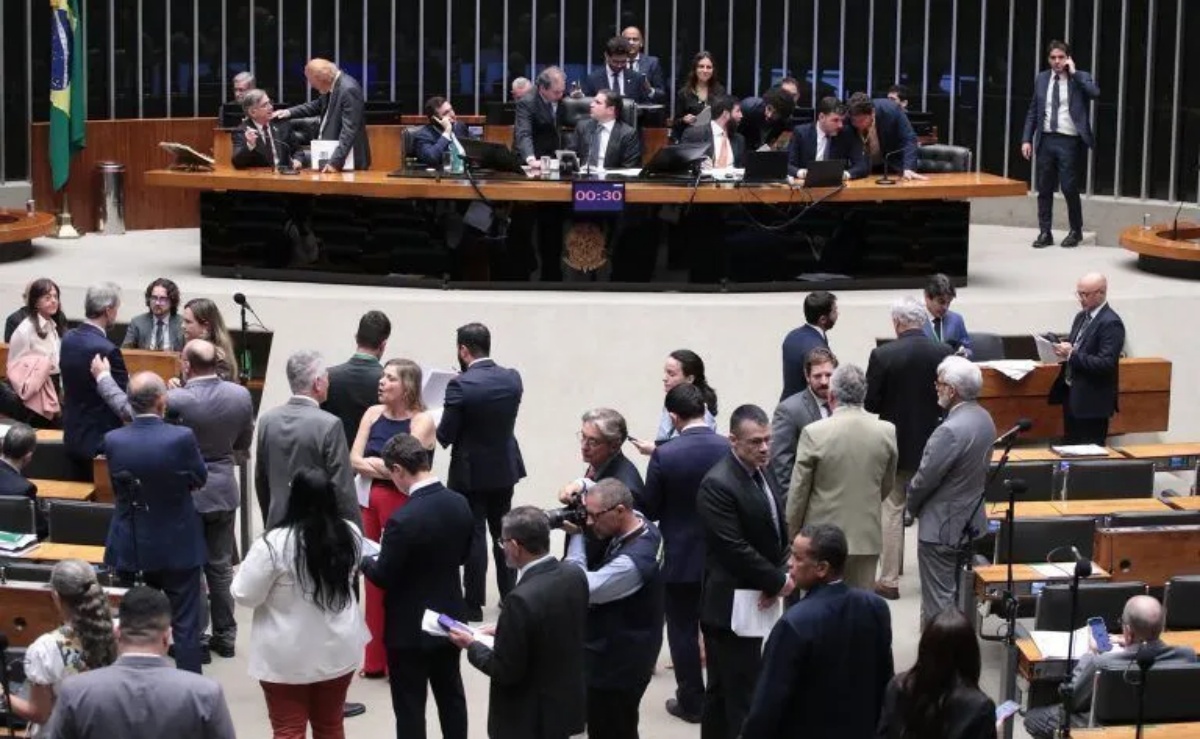 Deputados durante sessão deliberativa no plenário da Câmara (Foto: Reprodução/ Divulgação/Câmara dos Deputados)