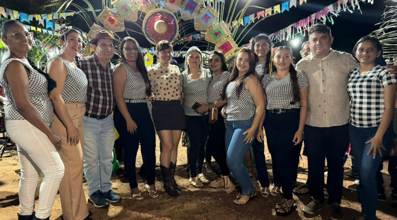 Prefeita Ivanária Sampaio prestigia Arraiá da Escola Ricardo Francisco de Amorim em Esperantina