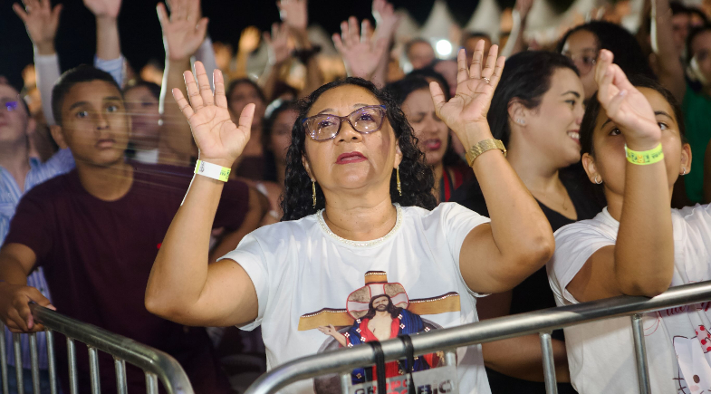 Isadora Pompeo realiza show na programação dos 182 anos de Parnaíba; confira fotos