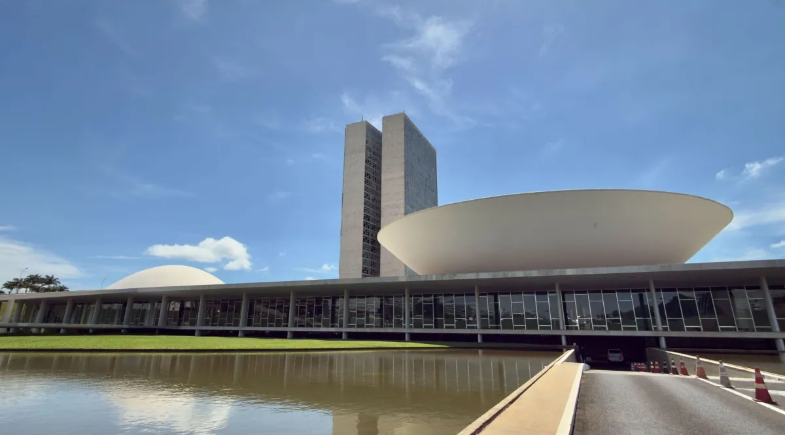 Quanto custa para obter uma cadeira no Congresso mais branco em décadas