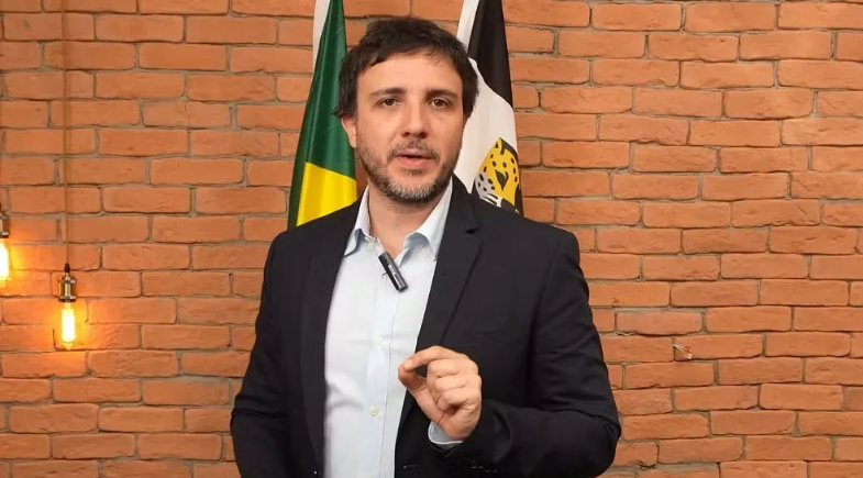 Renan Santos defende mudança drástica na CLT e diz que legislação é “muito custosa”