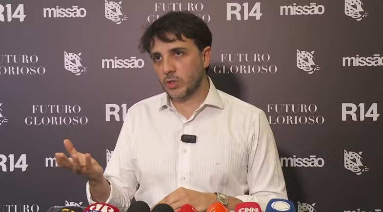 Foto do candidato Renan Santos durante coletiva de imprensa em BH | Reprodução/TV Globo