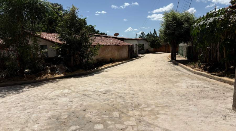 Prefeitura de Esperantina avança com obras de pavimentação no bairro Batista de Amorim