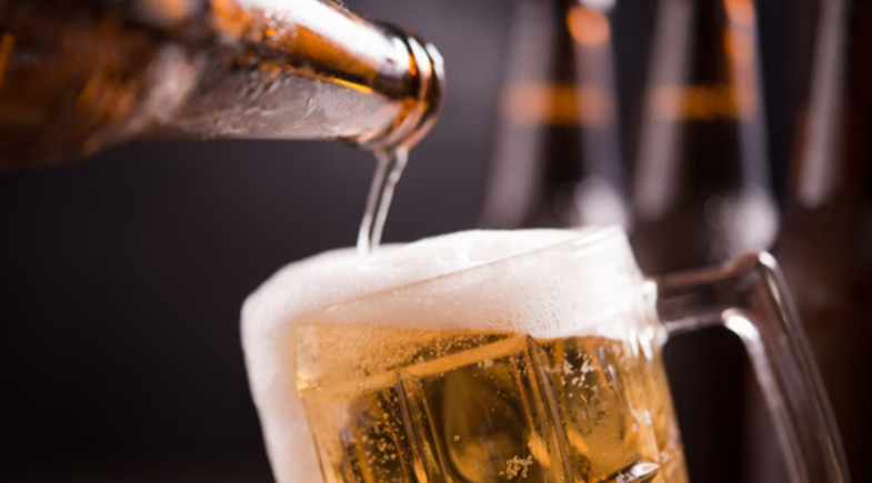 Como a cerveja é feita? Veja o caminho completo da bebida até chegar ao copo